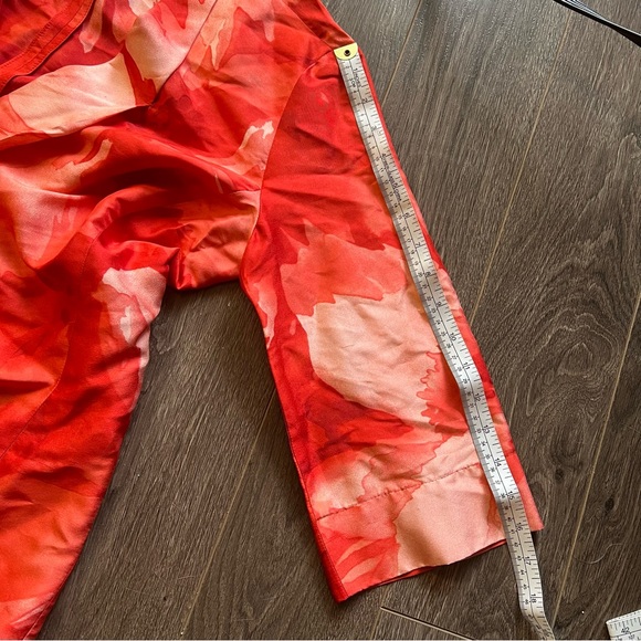 MaxMara 100% silk abstract floral true wrap blouse - Picture 11 of 12